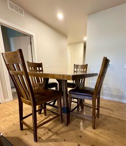 Dining table set