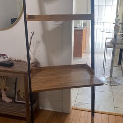 Leaning Desk