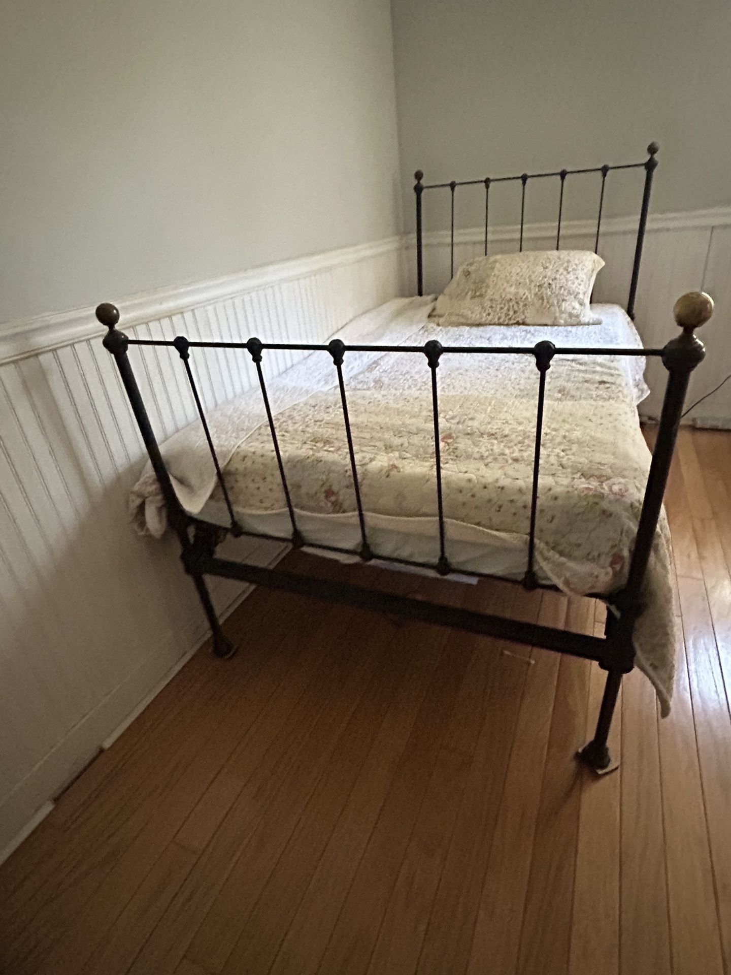 Beautiful Vintage Bed frame 