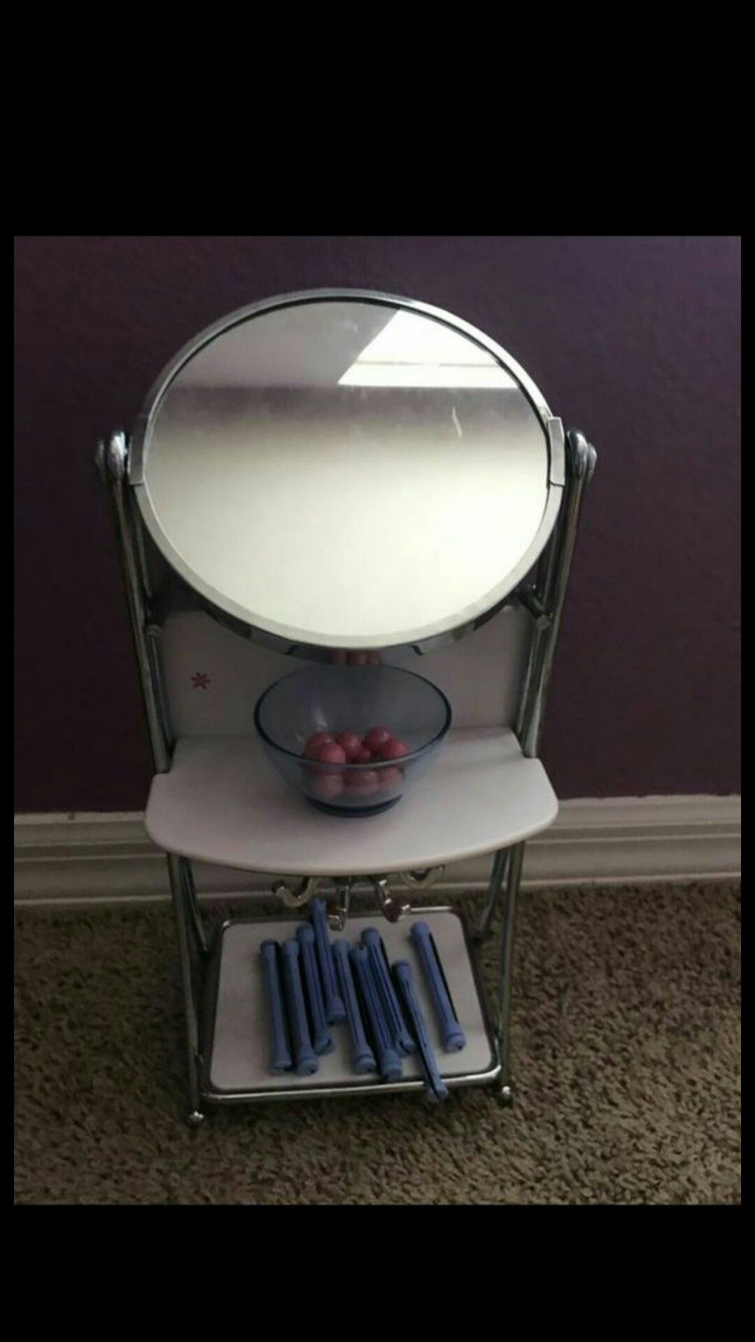 Doll beauty stand