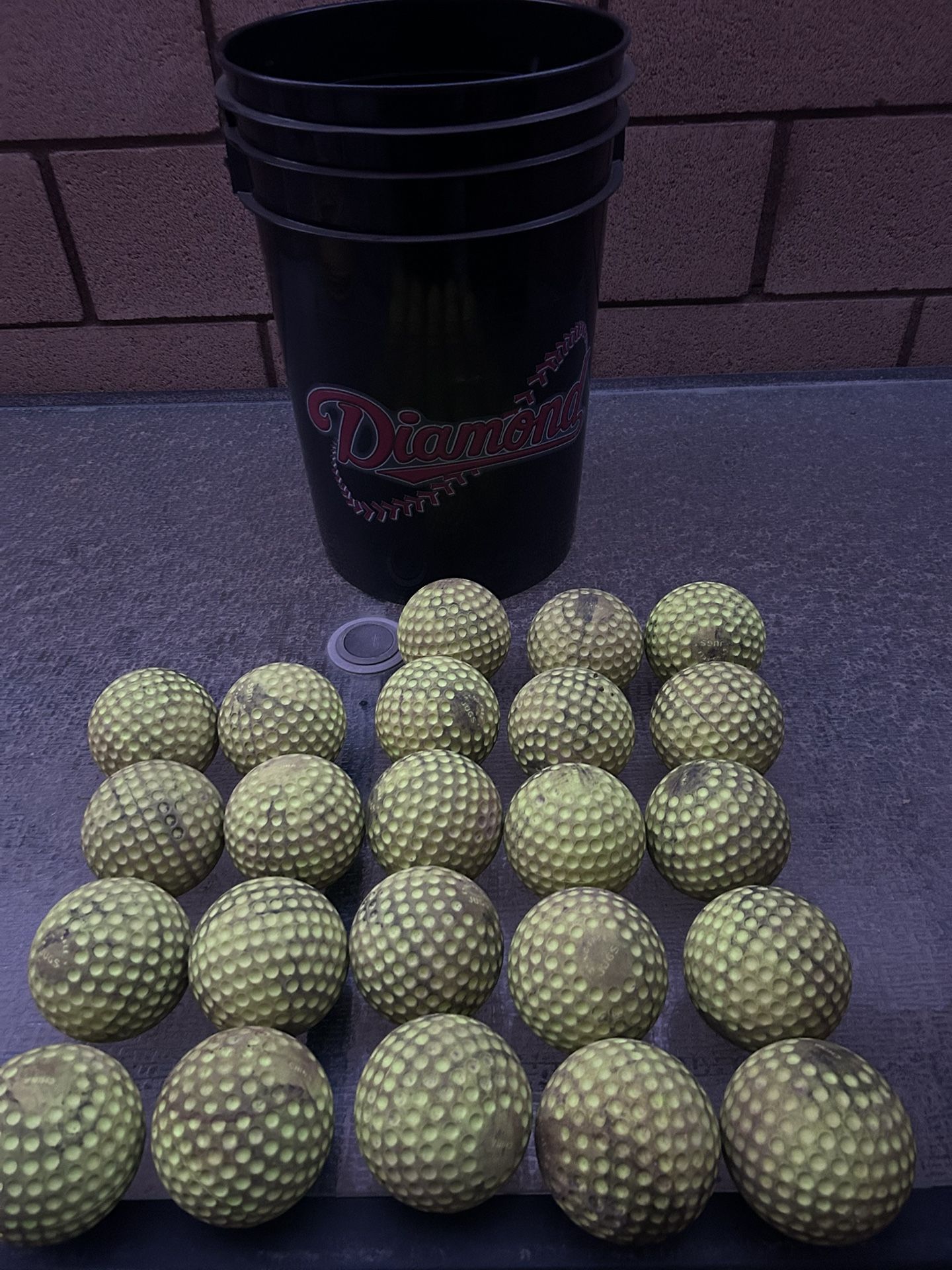 Jugs Sting Free dimple Softballs