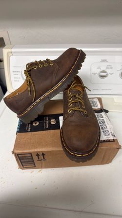 Vintage Dr. Martens Oxfords, Made in England , brown, size 6 UK