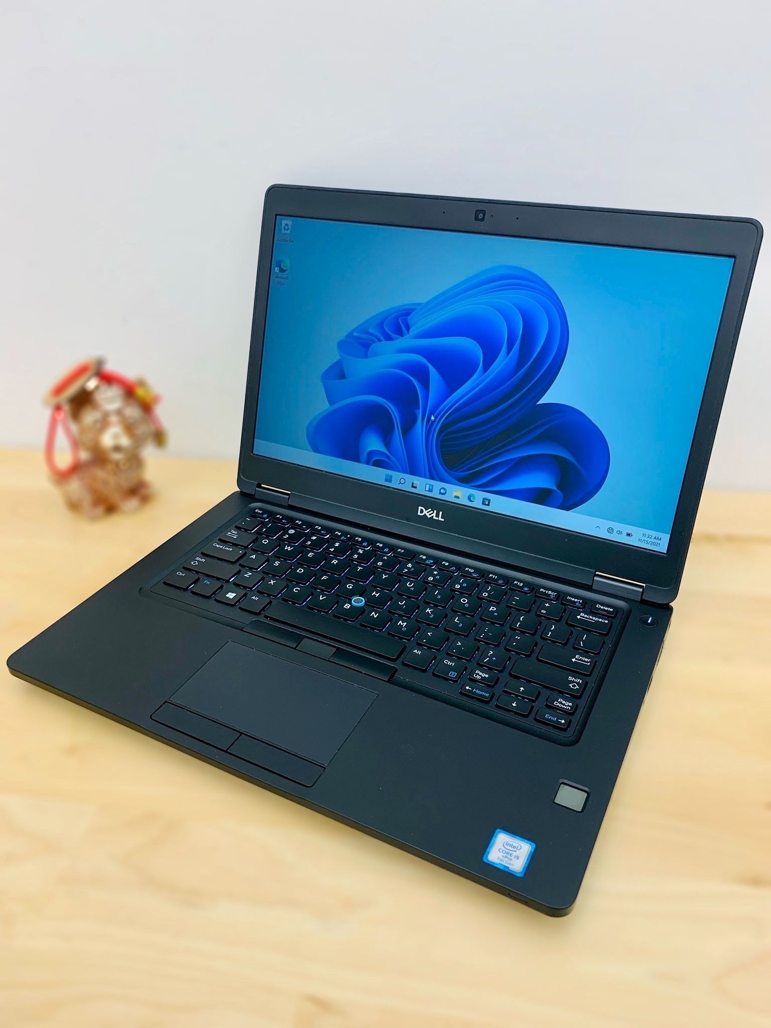 Dell i5 vPro Full HD Touchscreen laptop / Windows 11 Pro / Camera / HDMI / USB C / Bluetooth / Charger / Backlit / Fingerprint