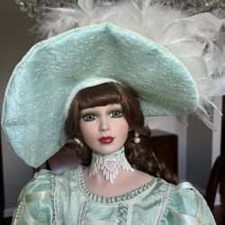 Vintage Signature Collection Designers Gallery Angela Faith 30" Doll Porcelain green  Cracker Barrel light green mint and cream.  Excellent cond