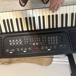 Electric Keyboard 