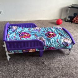 ELSA BED AND DRESSER SET 