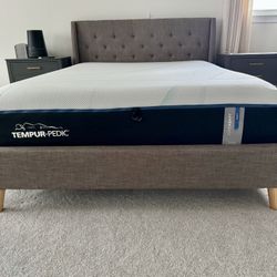 Tempur-Pedic Luxe-Adapt Queen Mattress