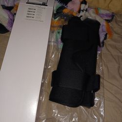 BRAND NEW IN BOX KNEEE BRACE NEVER USED 25 FIRM FINAL PRICE PAID 98+
