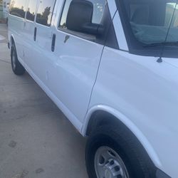 2008 Chevy 3500 Extended Express 