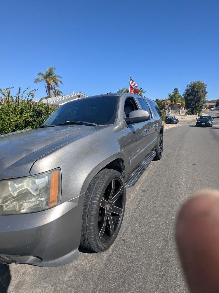 (SMOGED)-9 SEATS- Suburban 07 FLOW MASTER, Intake 24s