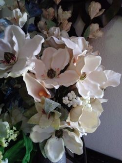 Flores de Magnolias de todo estilo, deje su ☎ para detalles.