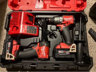 Milwauke m18 Fuel brushless hammer drill and impact set with m18 vacuum