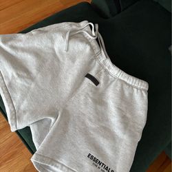 Essential oat meal colored shorts (L)