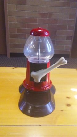 Yuppy Puppy treat/dry food dispenser