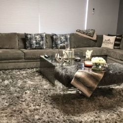 Raymour And Flanigan Sectional 