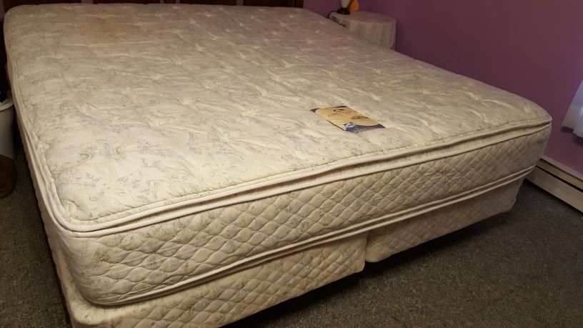 Sealy Correct Comfort Sorensia Pillowtop King Mattress and box spring
