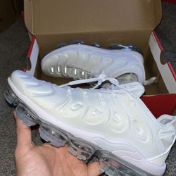 Nike Vapormax Men’s 7 , 8.5 , 9.5 , 10 /  NEW  /NUEVO