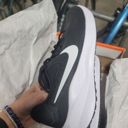 Nike Revolution 7 Black And White