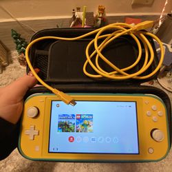 Nintendo Switch With 4  Games In Great Condition 