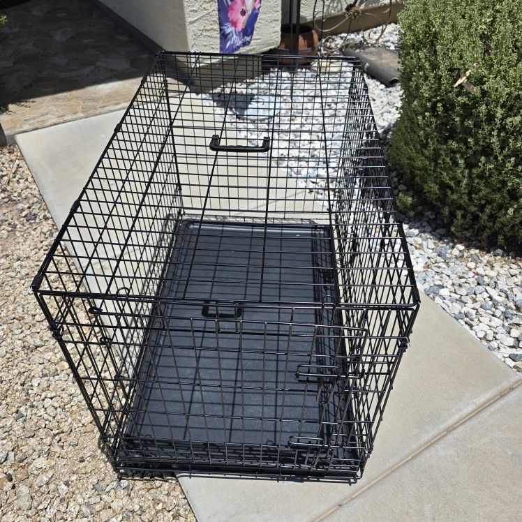 ( LIKE NEW ) Large Dog Kennel Crate 35"L X 22" W X 25" H / Wire Dog Cage / Dog Crate