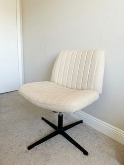 Versatile Accent Chair - Perfect for Desk, Vanity, or Office