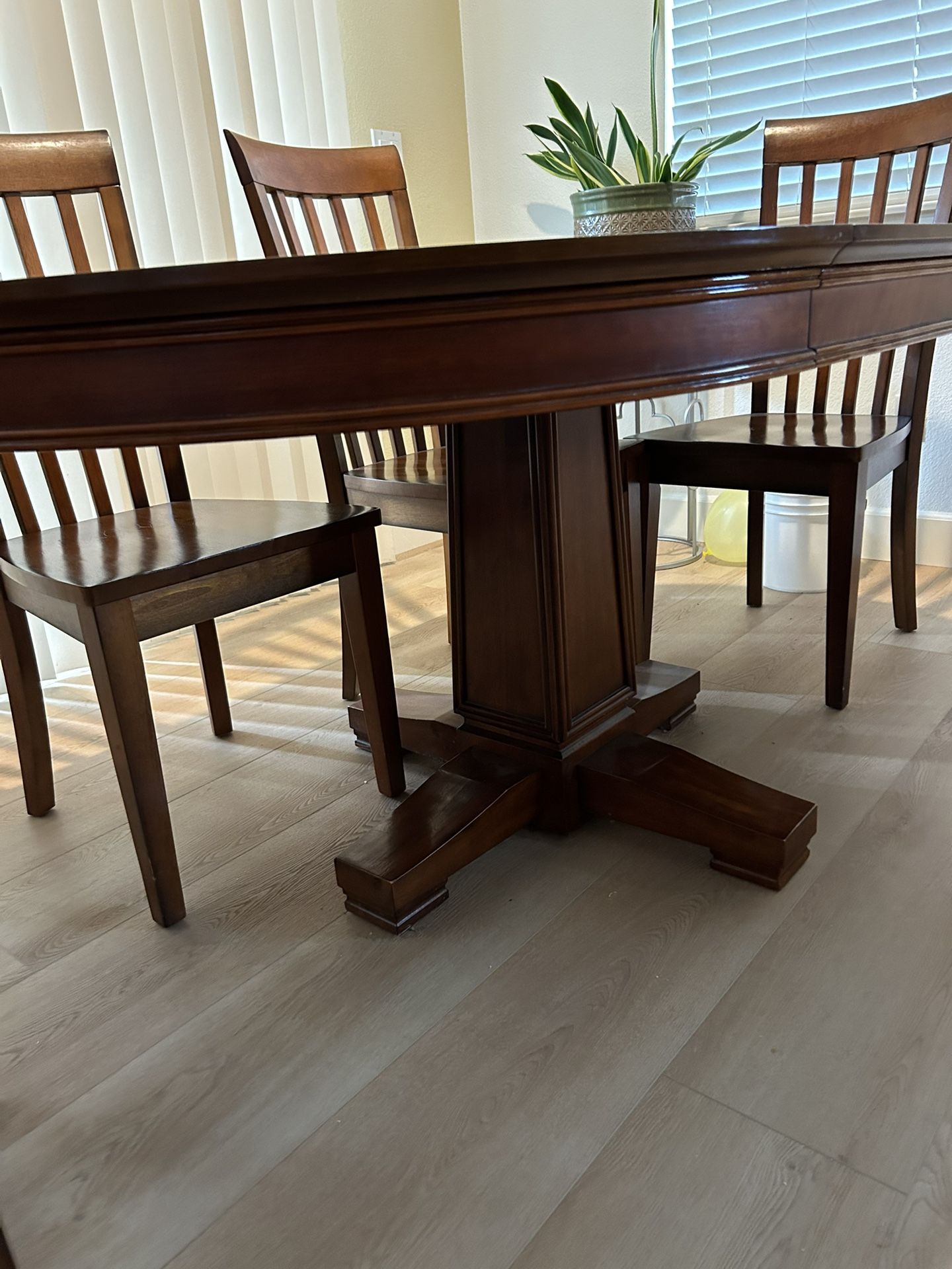 Kitchen Table & 6 Chairs