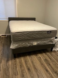 Serta Perfect Sleeper Queen Bed with box spring