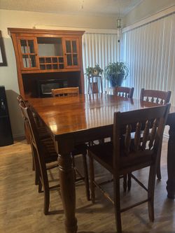 Hutch, 6 Chairs, Table, Hutch