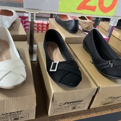 Beautiful Woman Shoes 3 Pairs For $20