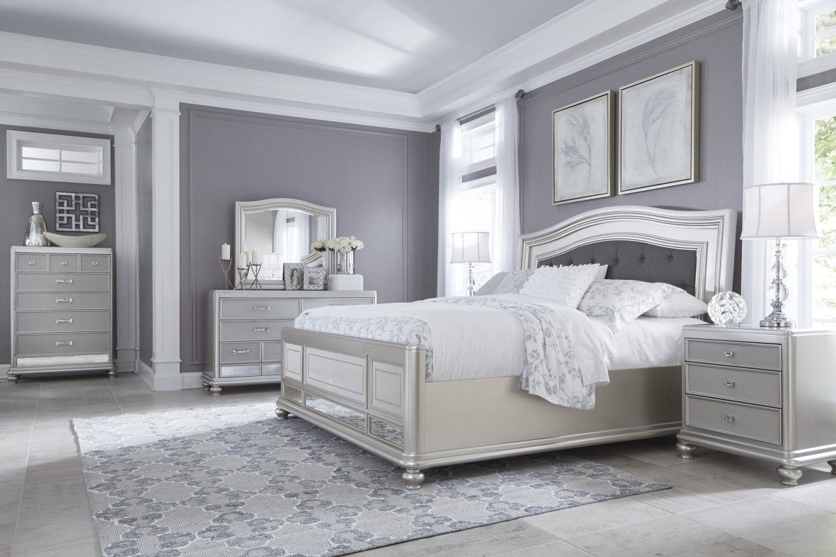 ♥️Coralayne Silver Upholstered Panel Bedroom Set

♥️ Same Day Delivery 🚛