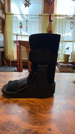 DeRoyal Boot-Medium