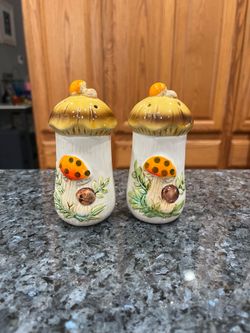 Vintage Ceramic 1978 Merry Mushroom Pair of Salt and Pepper Shakers .  Brand Sears Roebuck and Company.  Size approximately 4 1/2 inches tall.  Preown