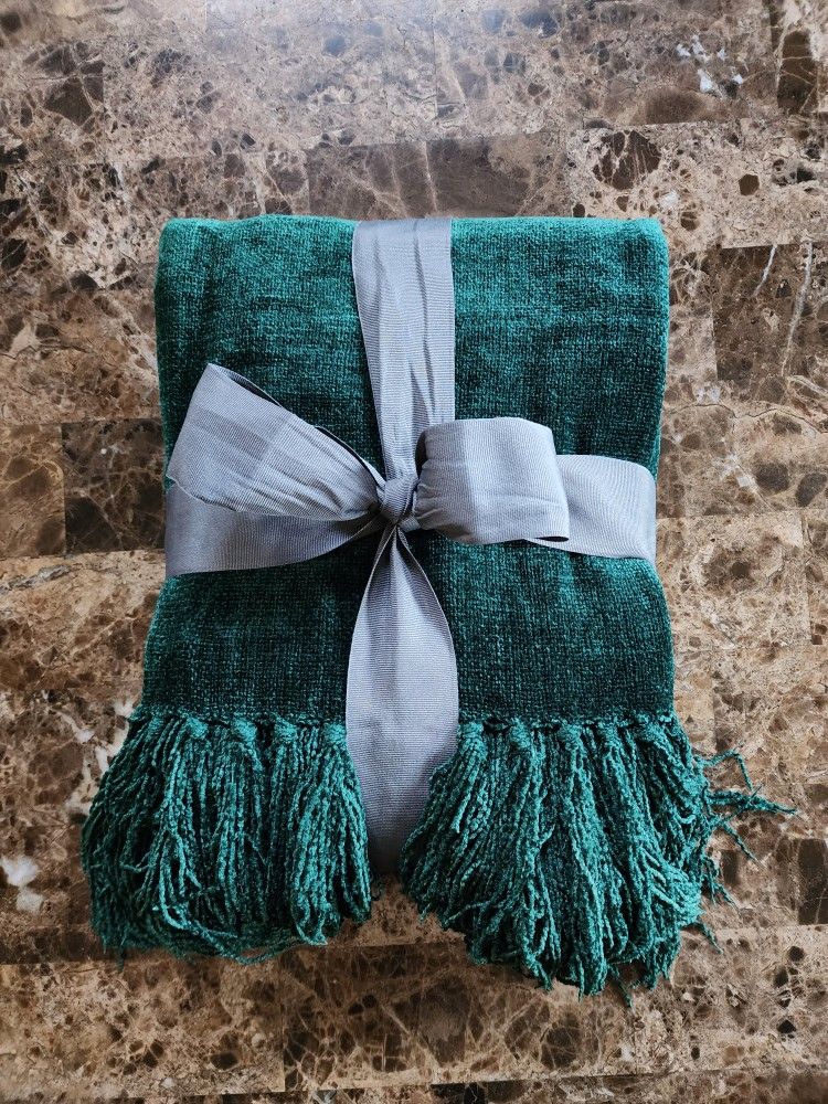 Chenille Throw Blankets (NEW. SERIOUS BUYER PLEASE)