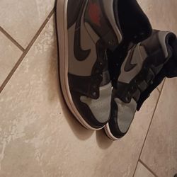Air Jordan 1 mid Shadow retro size 7.5 men No Box