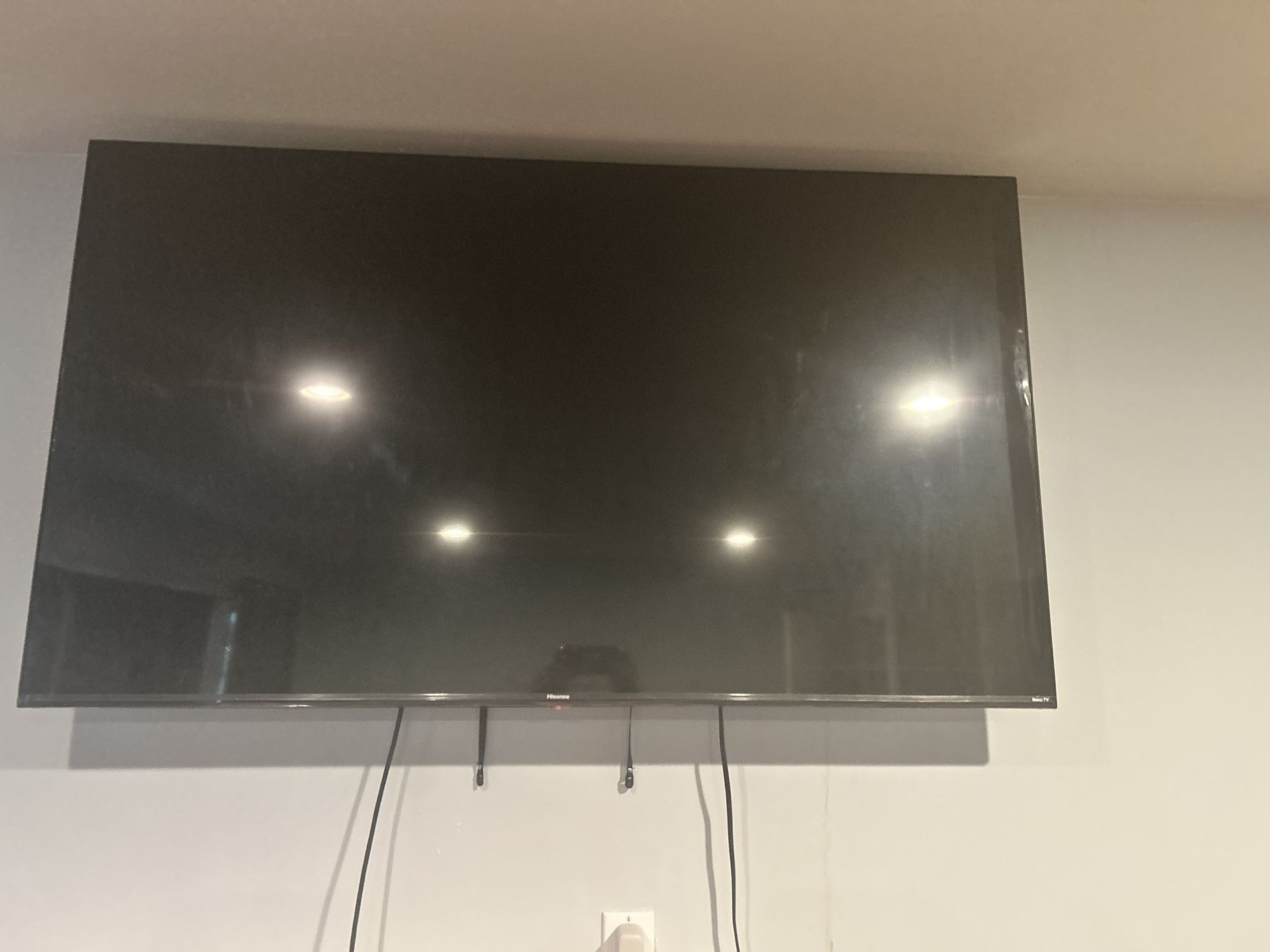 58 Inch Hisense Roku Smart TV