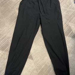 Lululemon men’s black joggers - Size XL