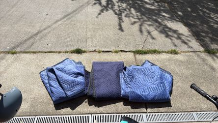 3 free moving blankets