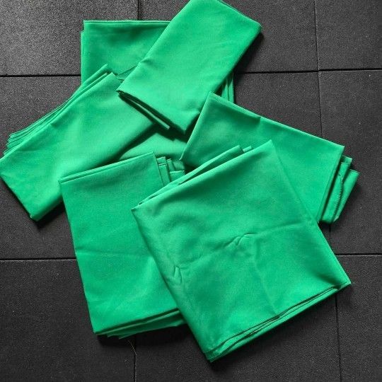 8 Elegant Green Tablecloths 61x58