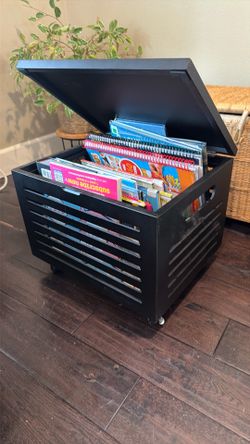Storage table on wheels