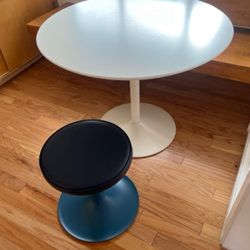 Tulip table and Stool