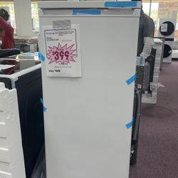 Freezer Upright 5.8 Cu Ft New And 1 Year Warranty 