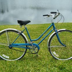 Vintage 1970's  Schwinn Speedster Bicycle 