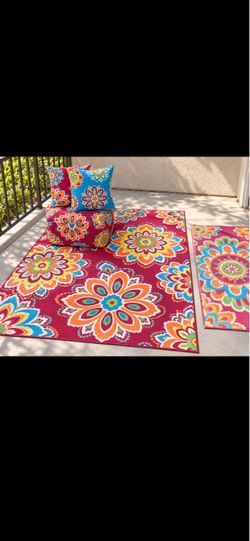 Kohl’s 5 Colorful patio set – 2 pillows, ottoman & 2 rugs