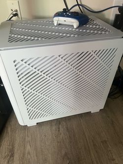 Acer monitor and white Skytech PC