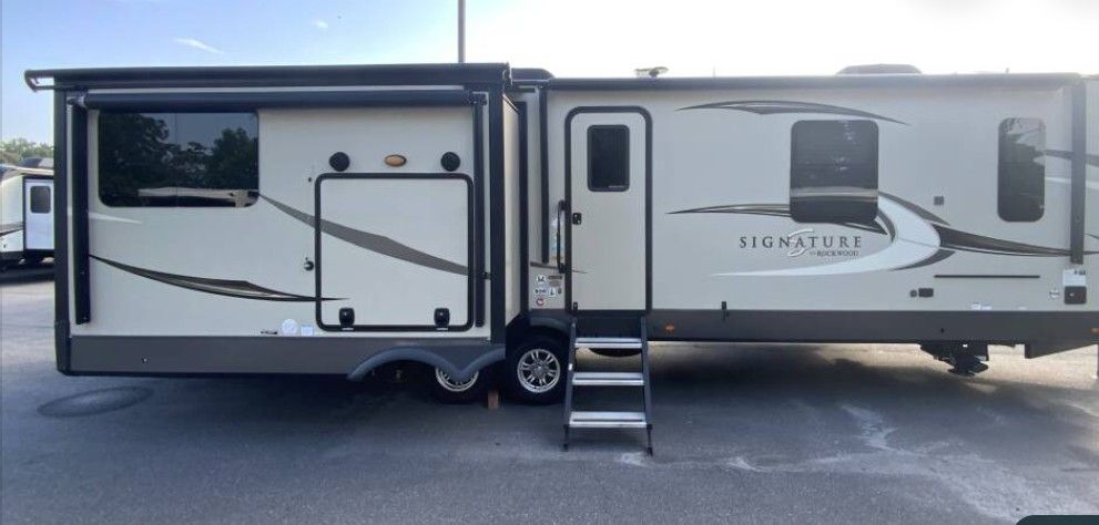 2021 Signature Rockwood Ultra Light