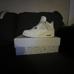 Jordan 4 Gold Metallic Women’s 8, Men’s 6.5