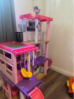 Big Barbie house fo 50$