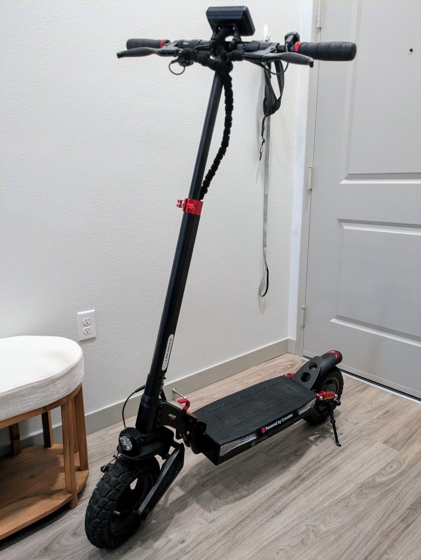 Circooter Mate Electric Scooter with lots of freebies 