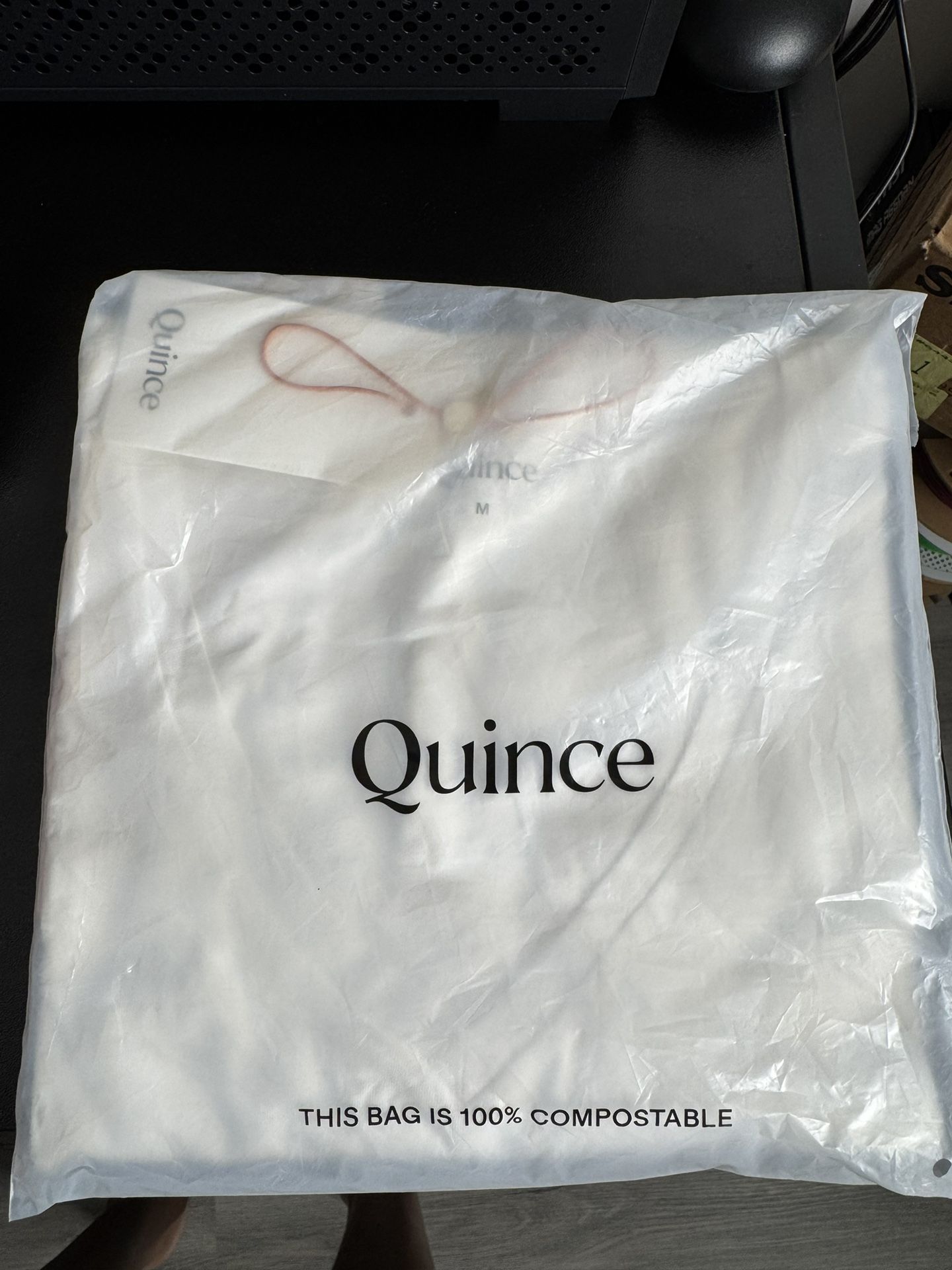Quince Men’s V-Neck Medium