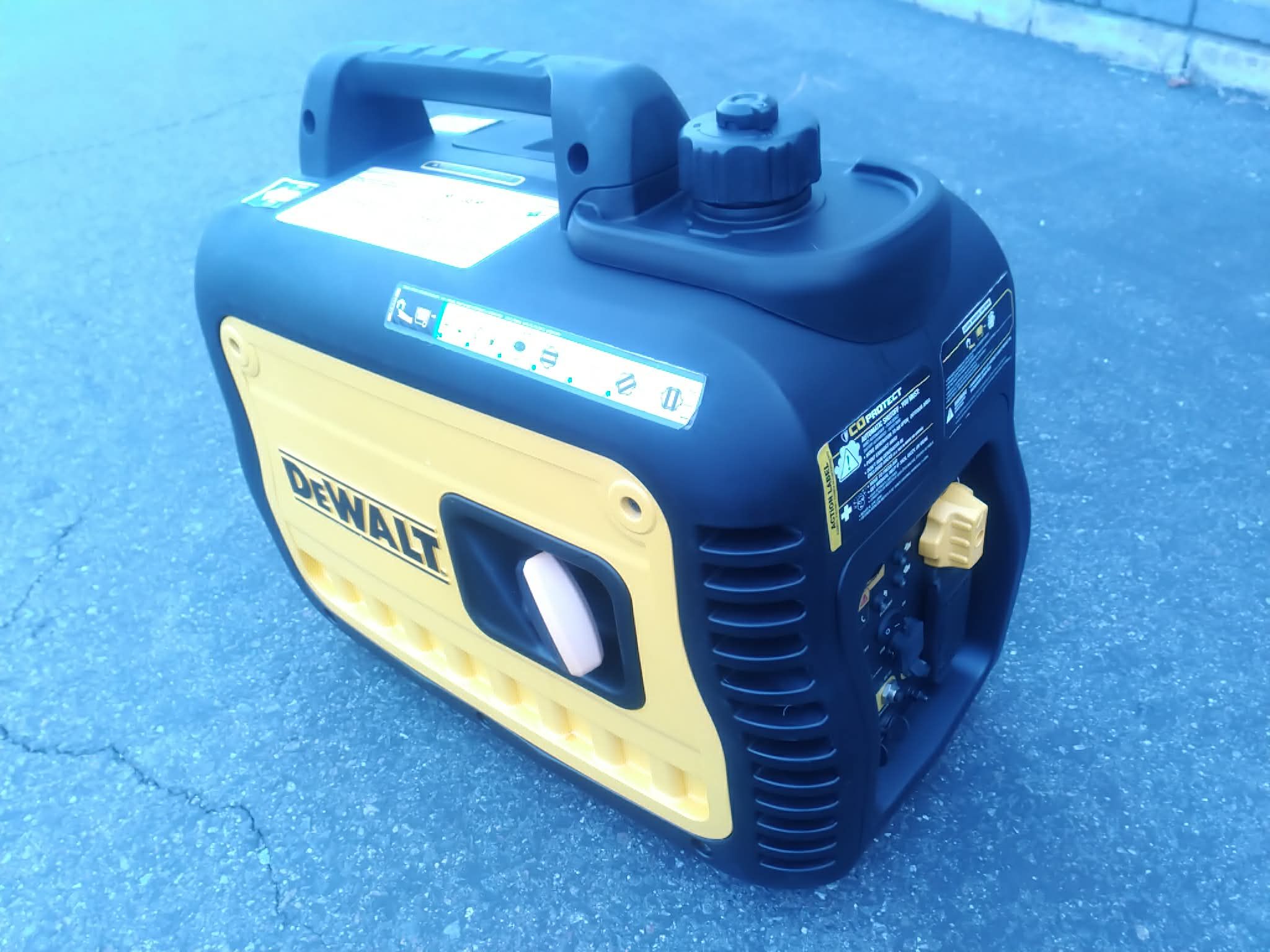 DeWALT 2200w Inverter Generator